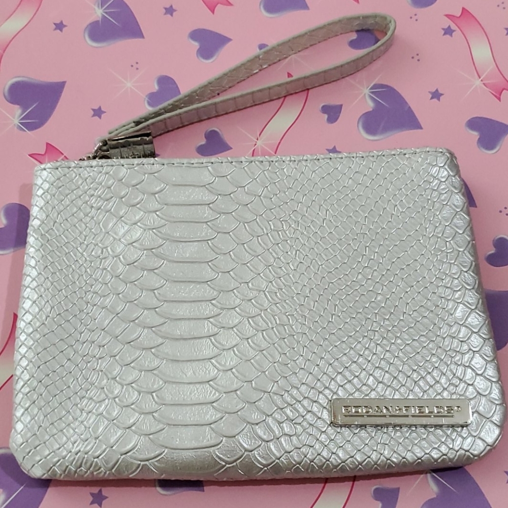 Rodan & Fields cosmetic bag